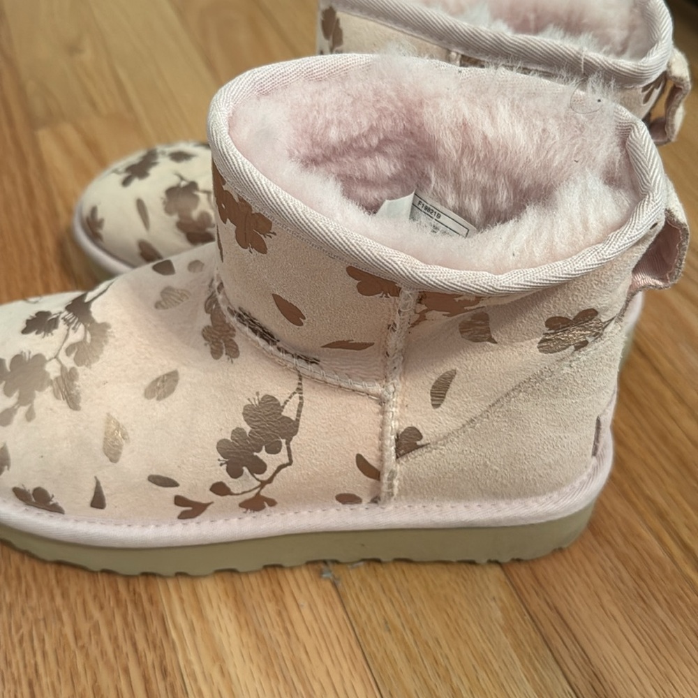 Ugg Mini - image 2